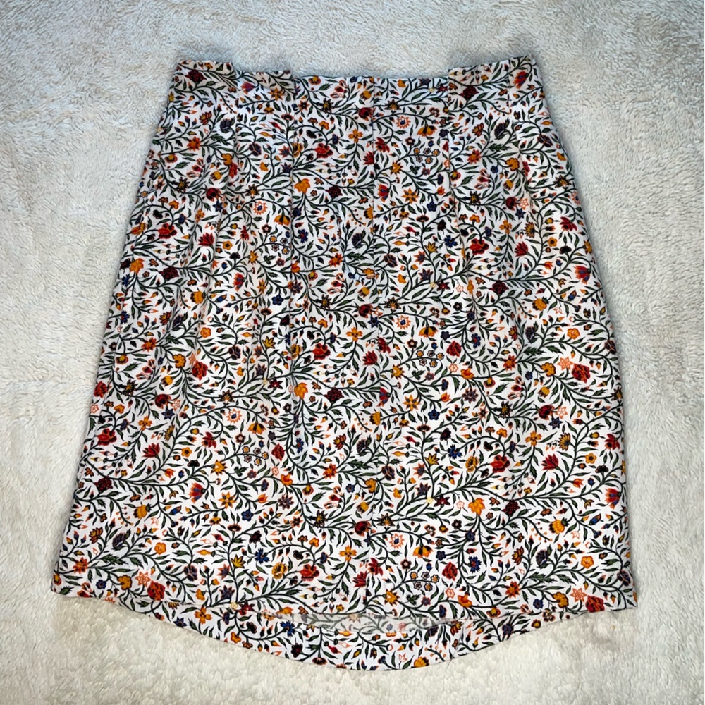 Ann Taylor Multicolor Orange and Green Floral Printed White Mini Skirt - Picture 2 of 9